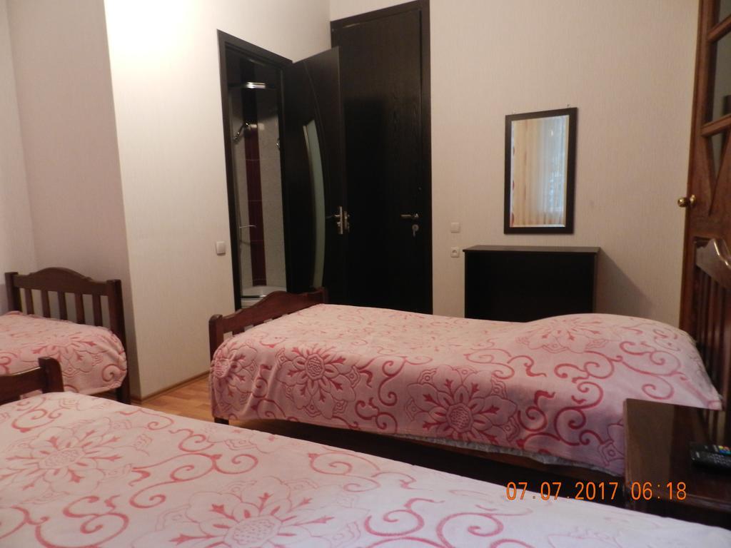 Room 404 Guest House Tbilisi Bagian luar foto
