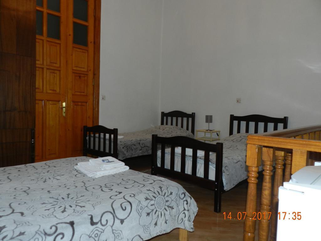 Room 404 Guest House Tbilisi Bagian luar foto