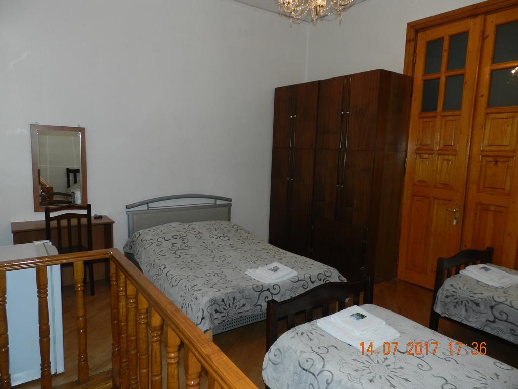 Room 404 Guest House Tbilisi Bagian luar foto