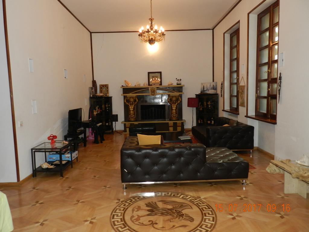 Room 404 Guest House Tbilisi Bagian luar foto
