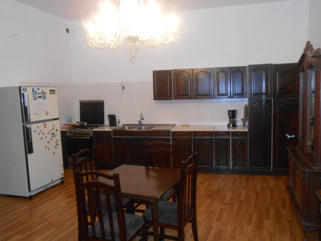 Room 404 Guest House Tbilisi Bagian luar foto